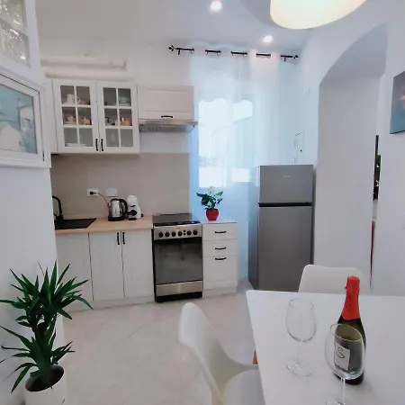 Leni's House 아파트 *